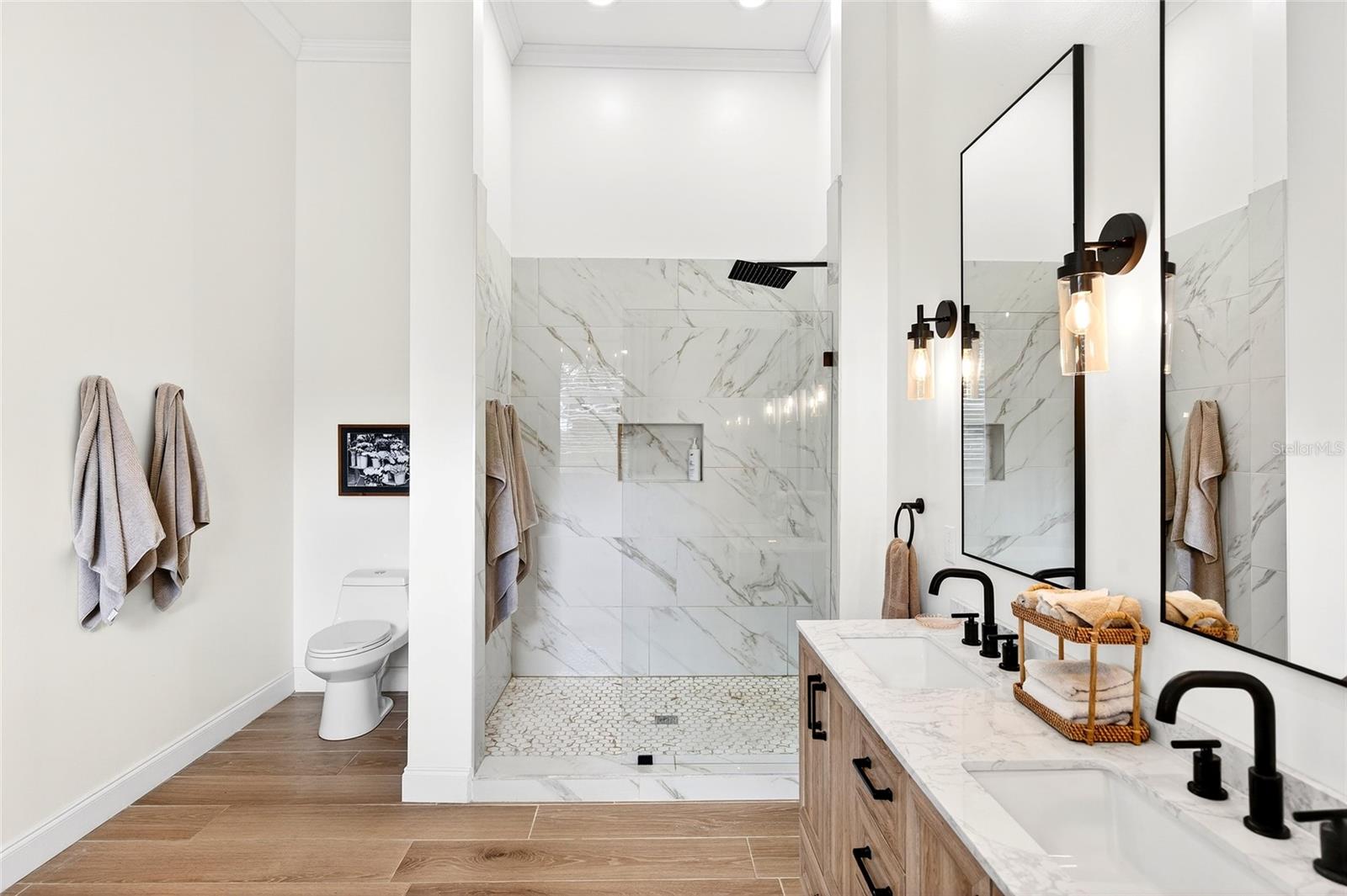 FAR POINT FARMS - Residential