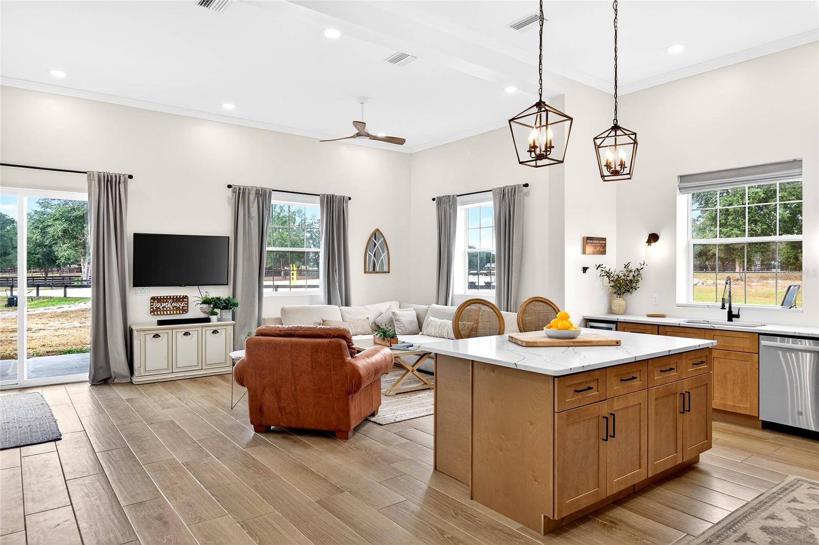 FAR POINT FARMS - Residential