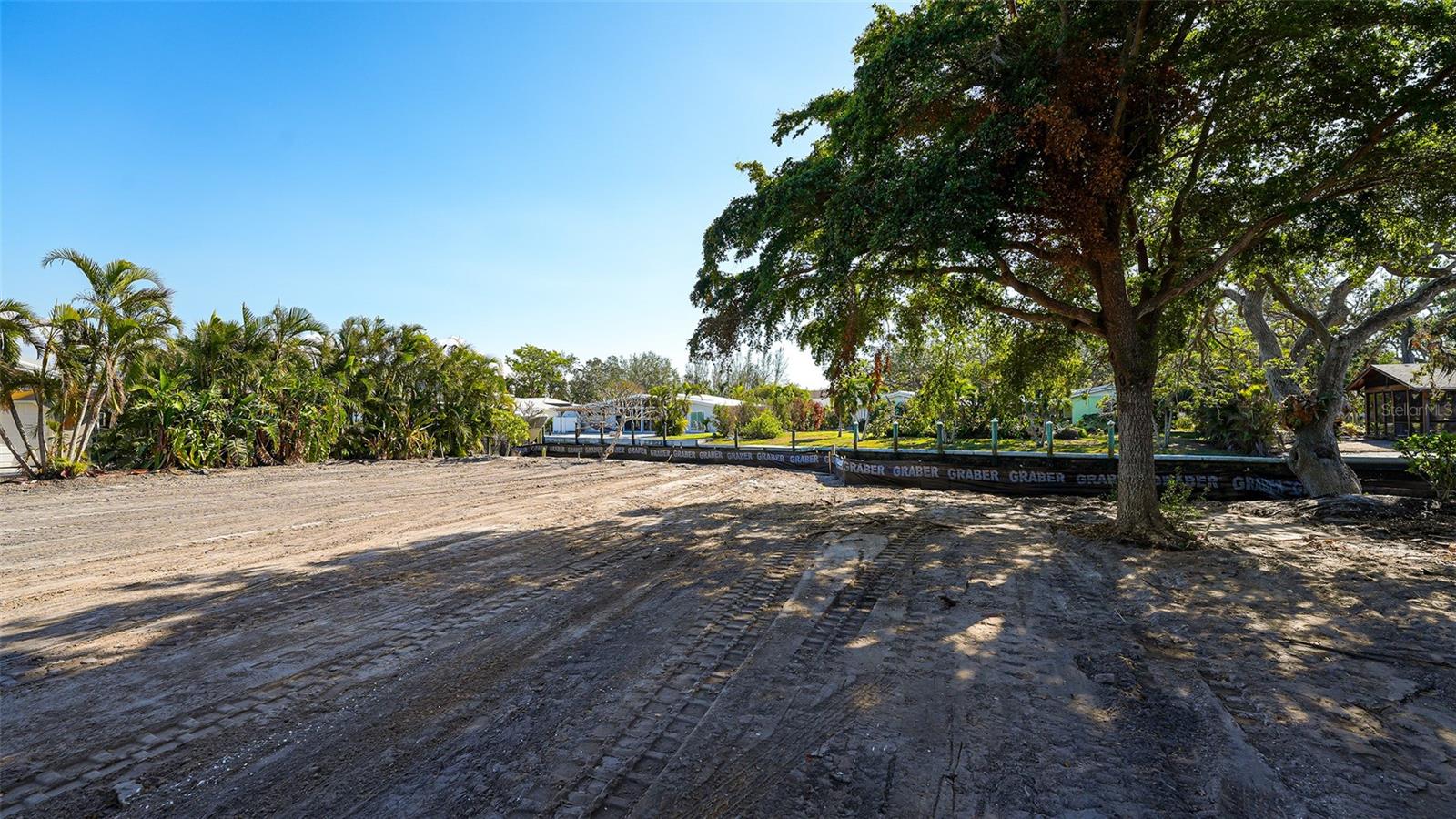 660 LONGVIEW DRIVE