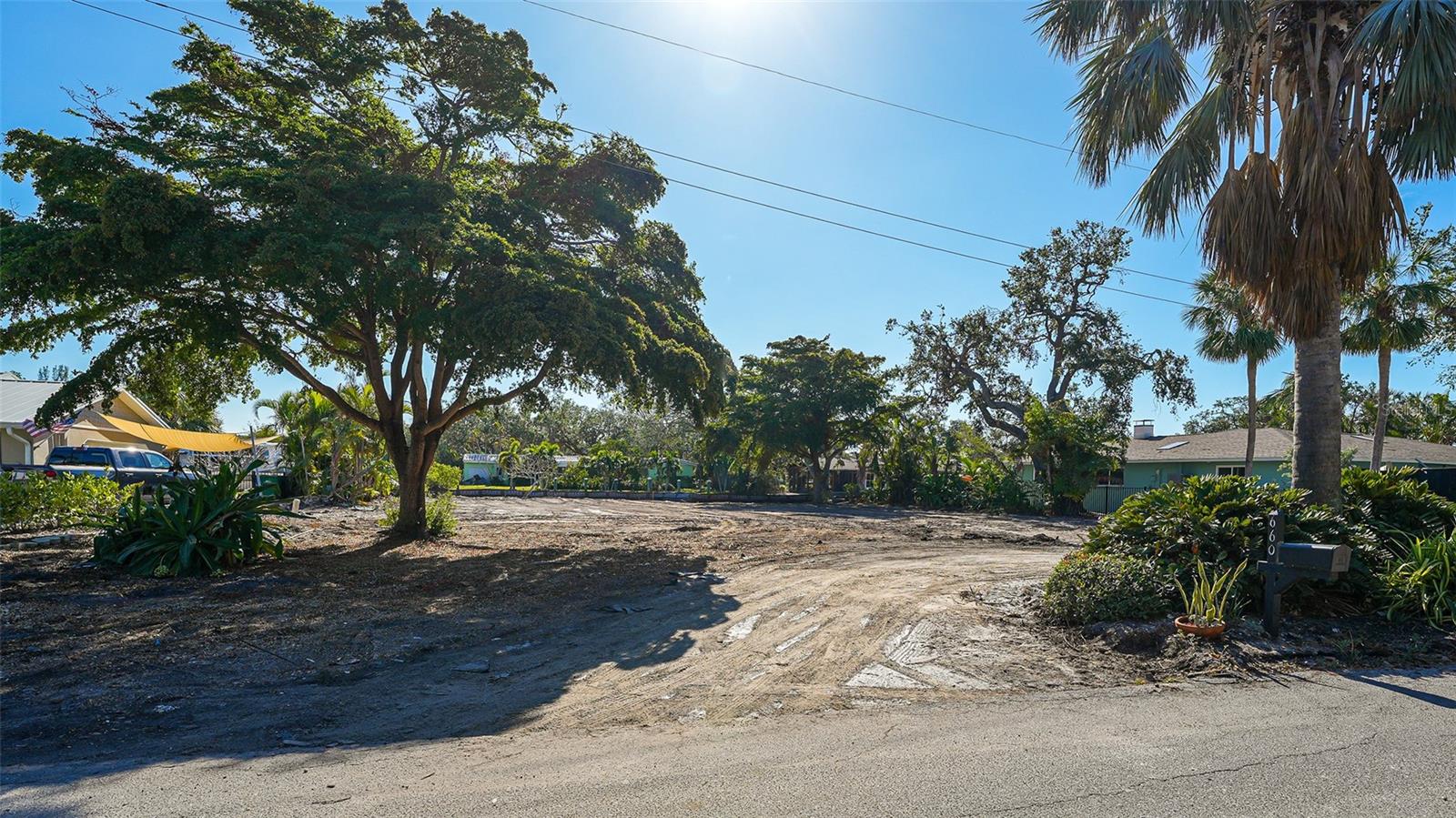 660 LONGVIEW DRIVE