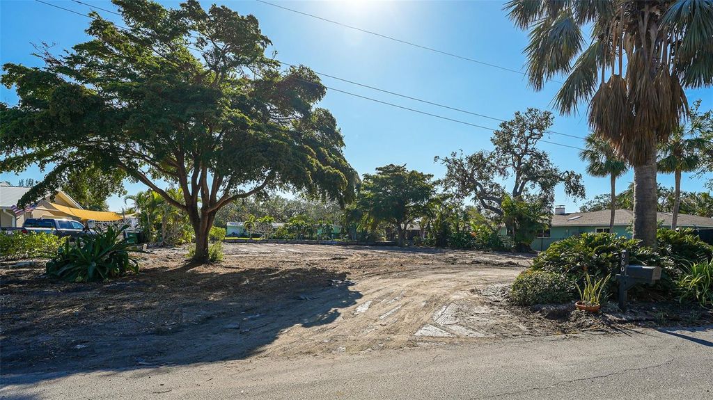 Photo of 660 Longview Drive, Longboat Key, FL 34228 (MLS # A4632788)