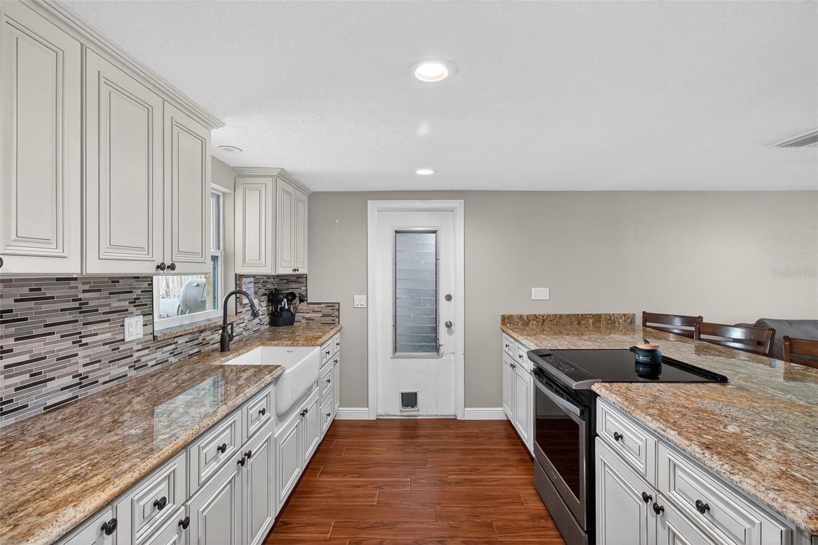 COLONIAL HILLS - Residential