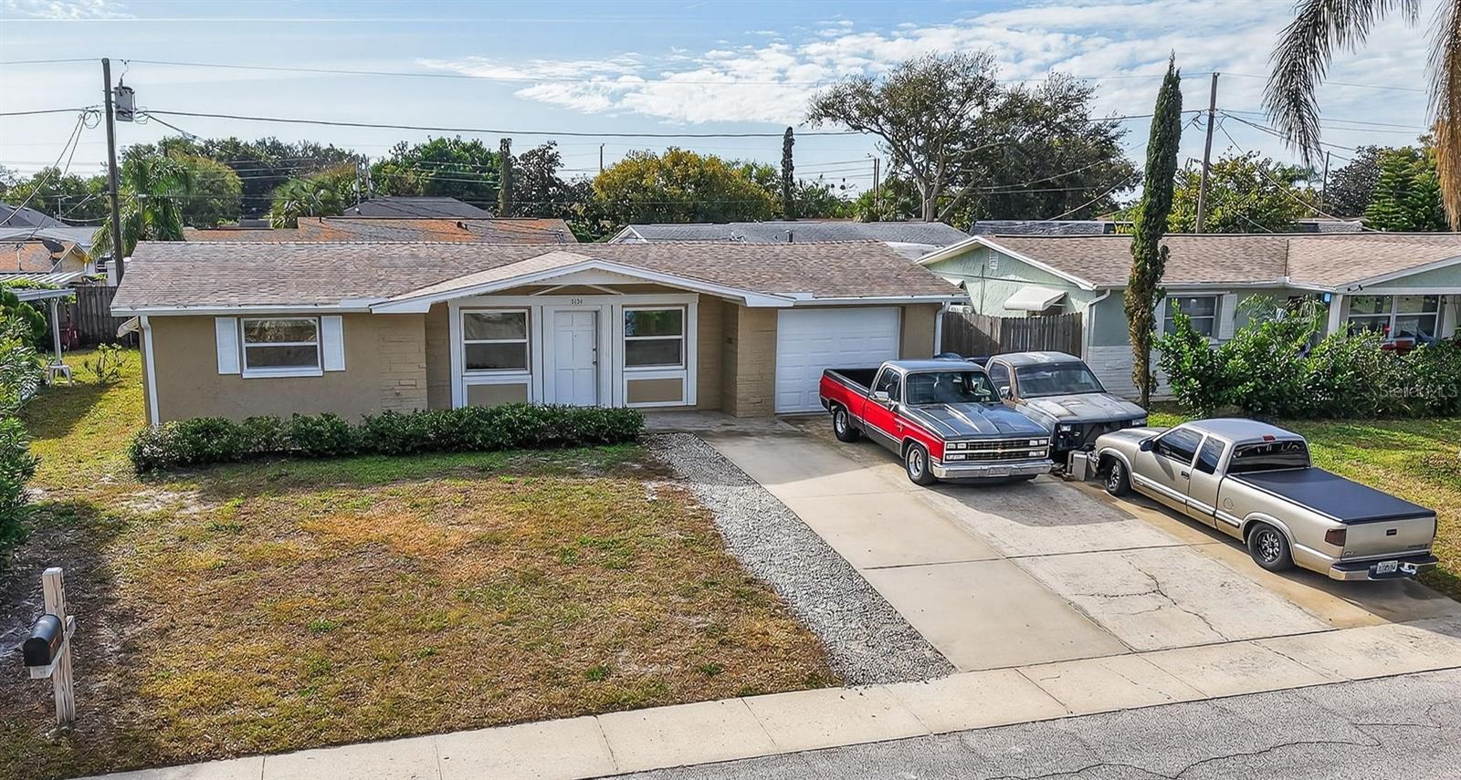 COLONIAL HILLS - Residential