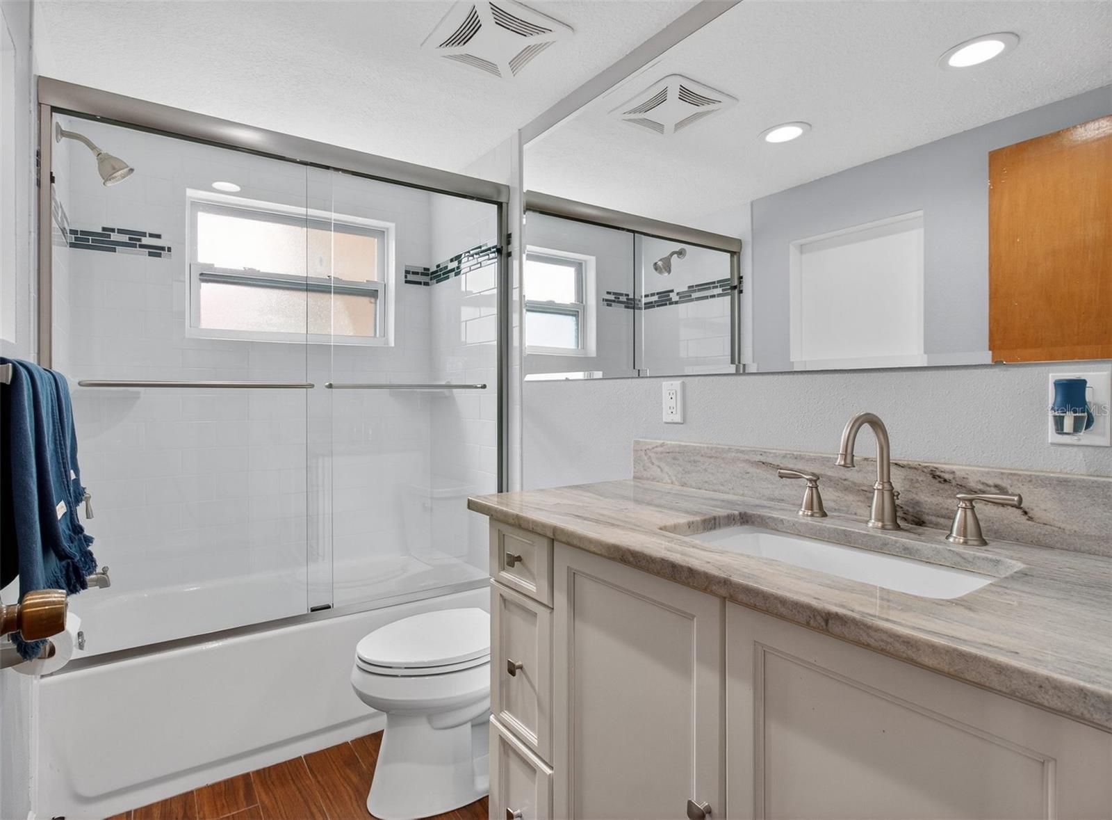 COLONIAL HILLS - Residential