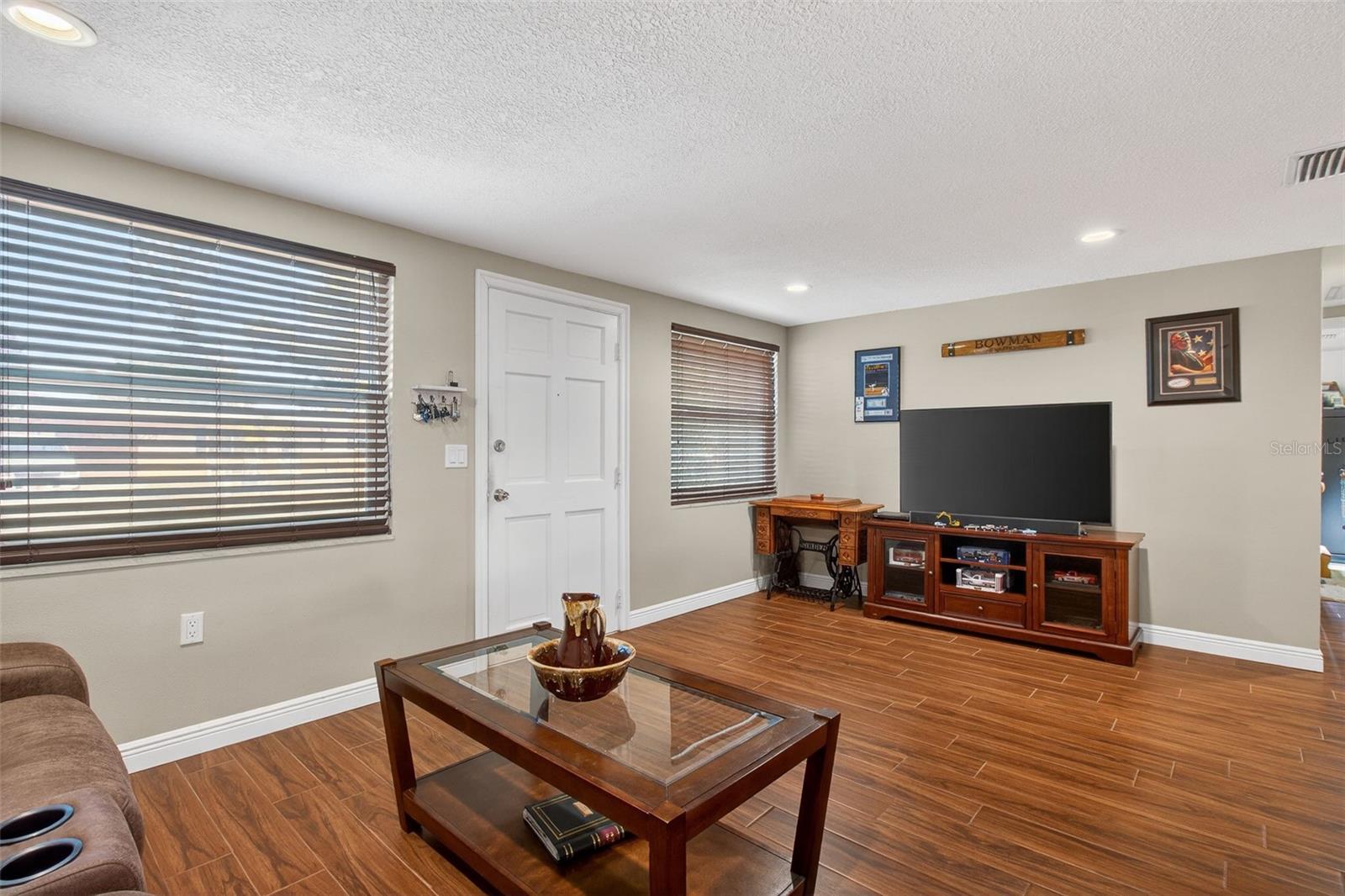 COLONIAL HILLS - Residential