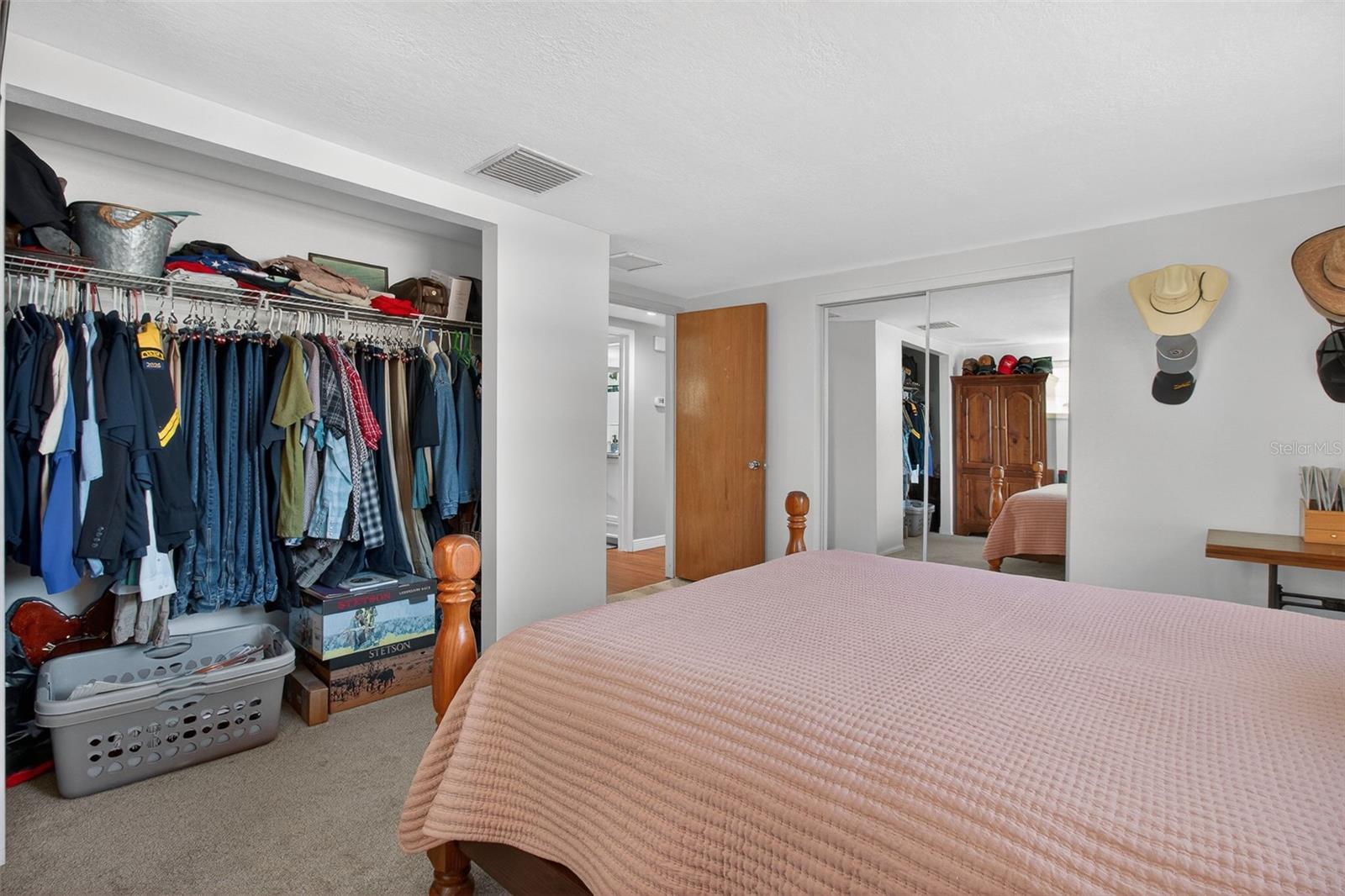 COLONIAL HILLS - Residential