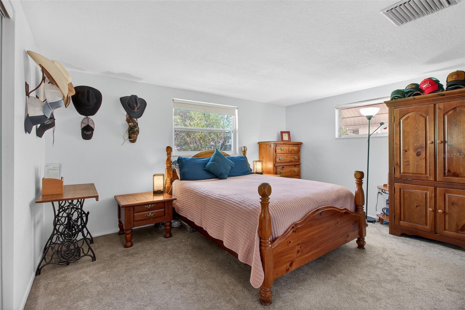 COLONIAL HILLS - Residential