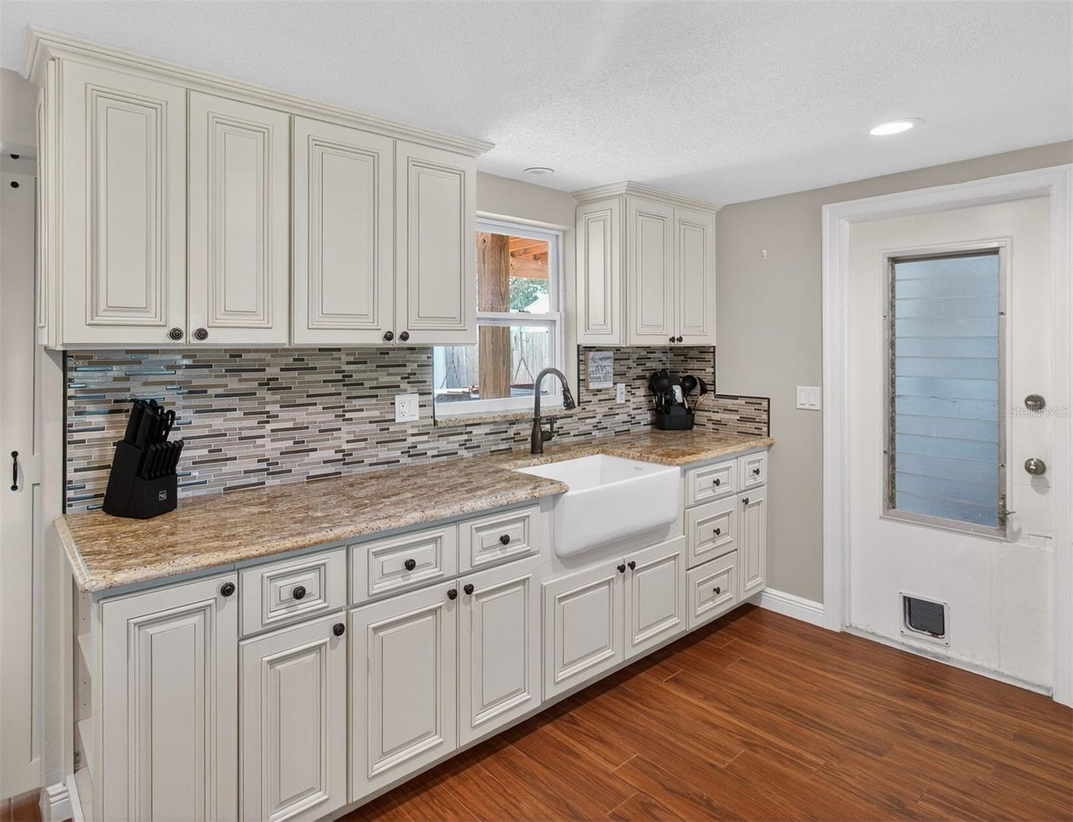 COLONIAL HILLS - Residential