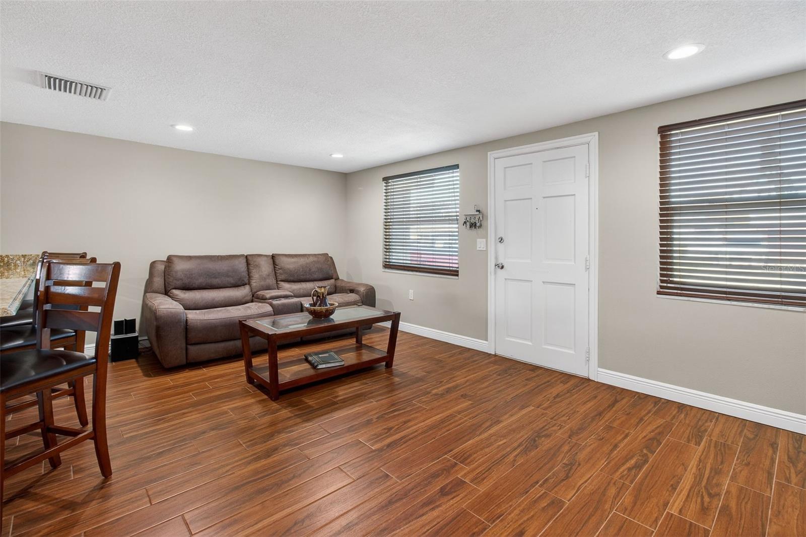 COLONIAL HILLS - Residential