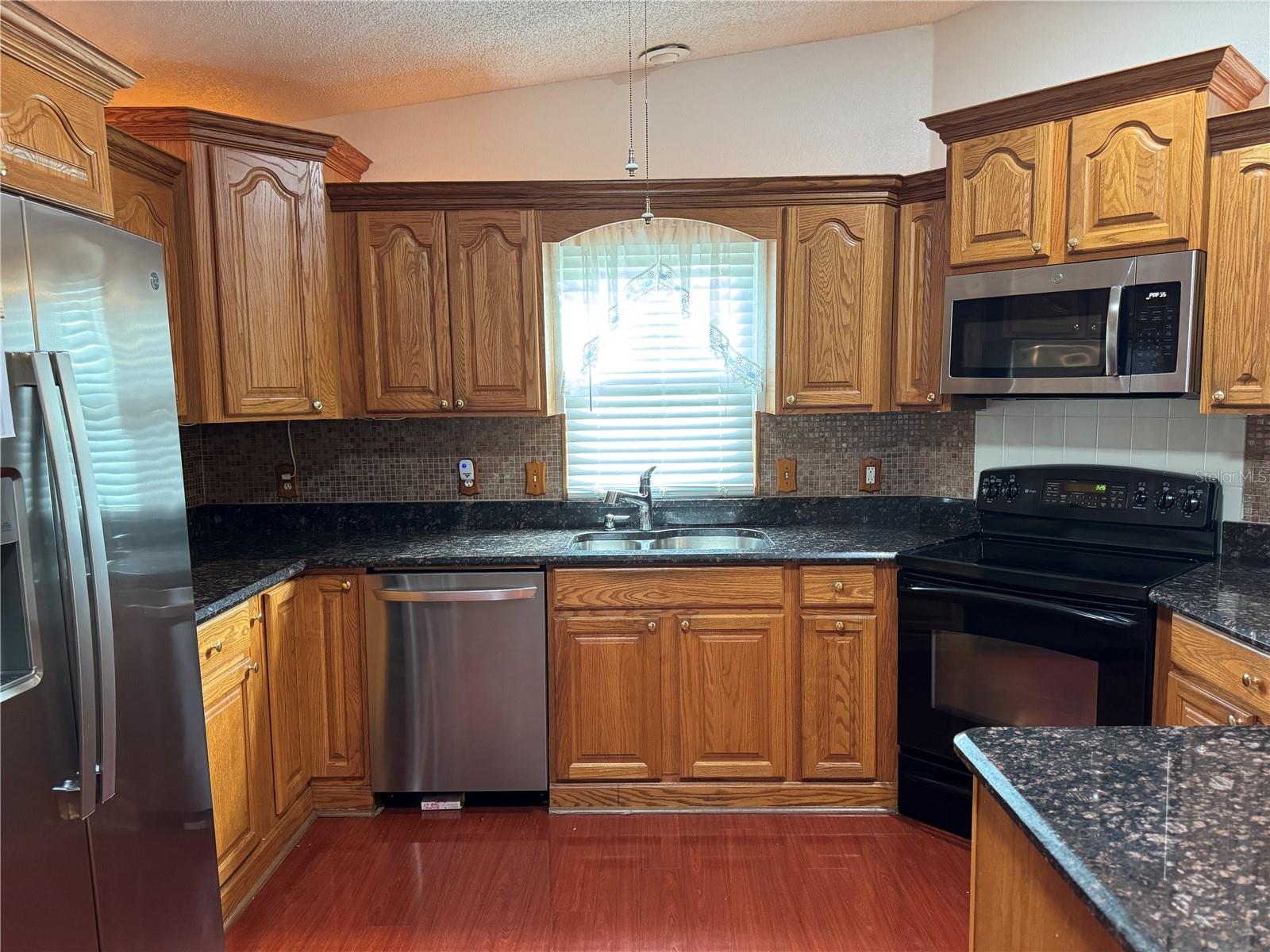 LADY LAKE ORANGE BLOSSOM GARDENS UNIT 11 - Residential Lease