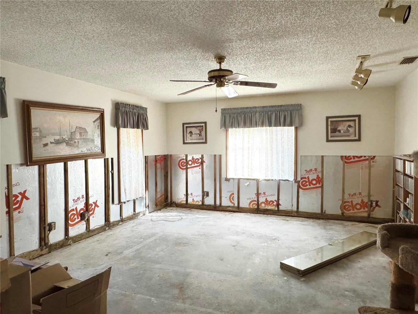 AUTUMN RUN - Residential