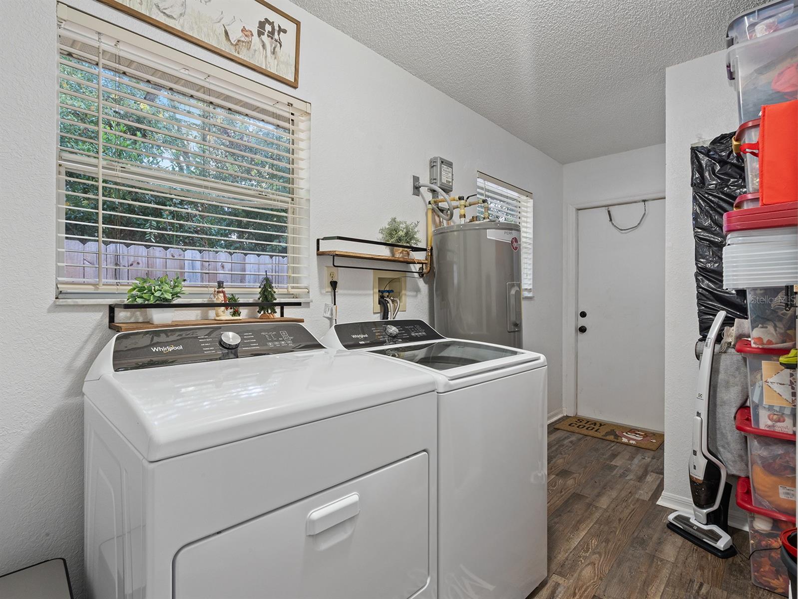 MOUNT PLYMOUTH - Residential