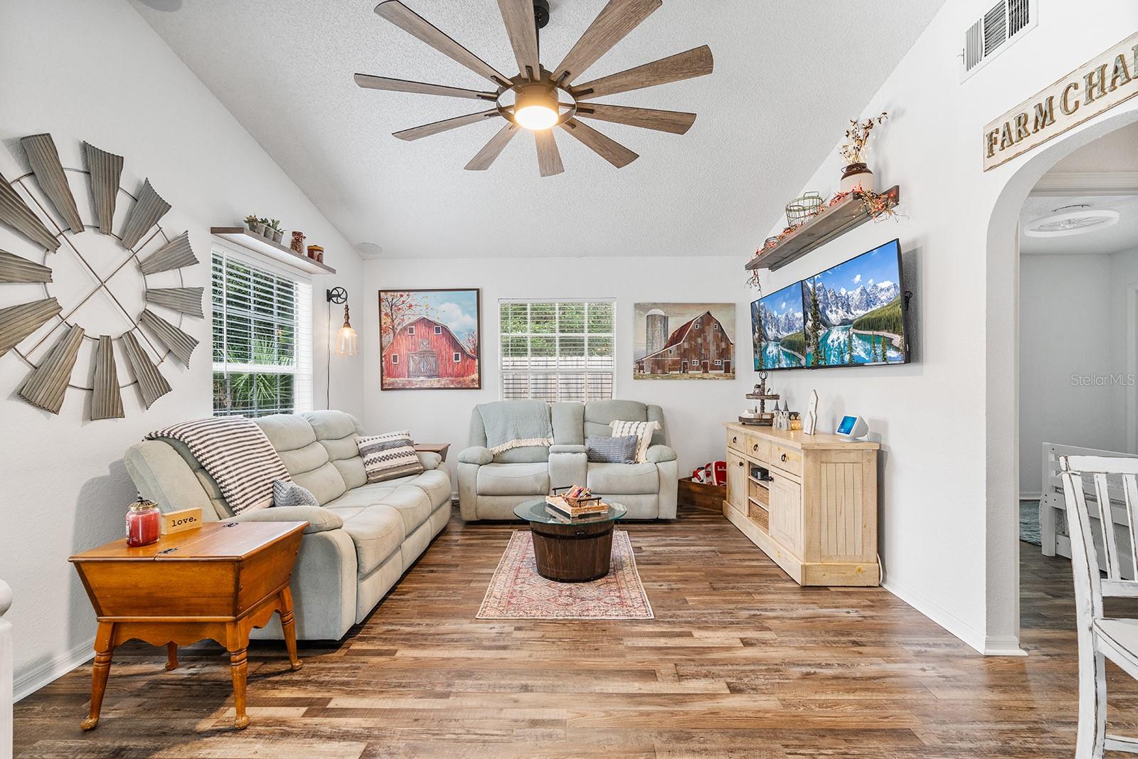 MOUNT PLYMOUTH - Residential