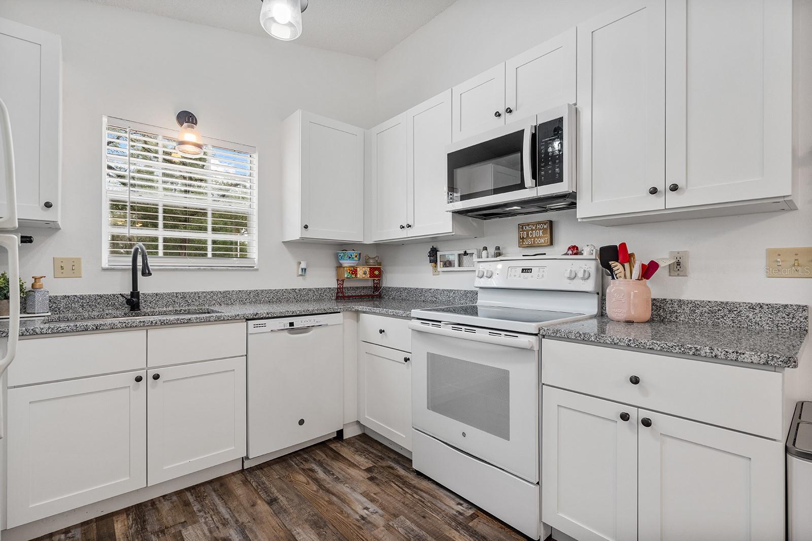 MOUNT PLYMOUTH - Residential