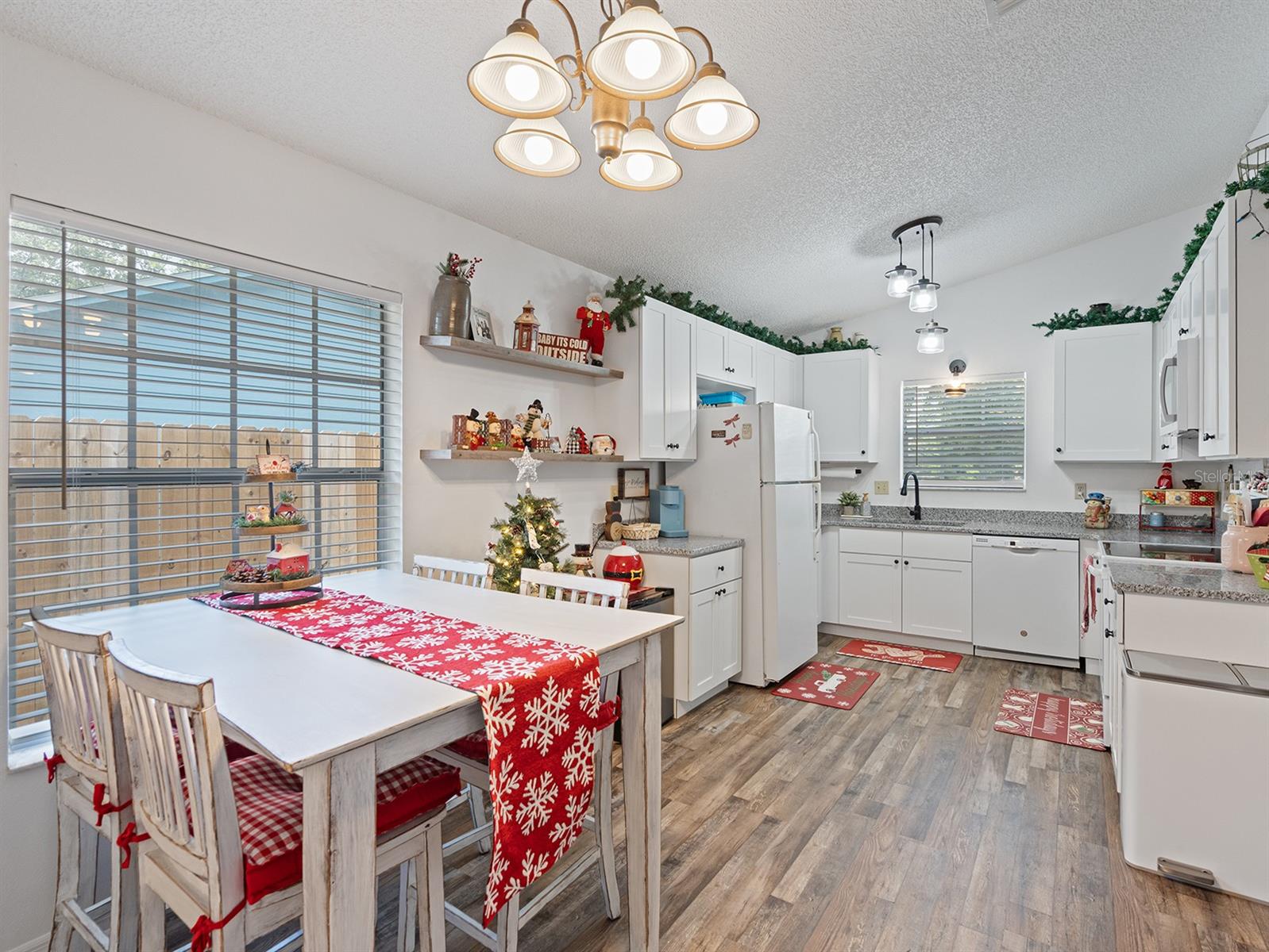 MOUNT PLYMOUTH - Residential