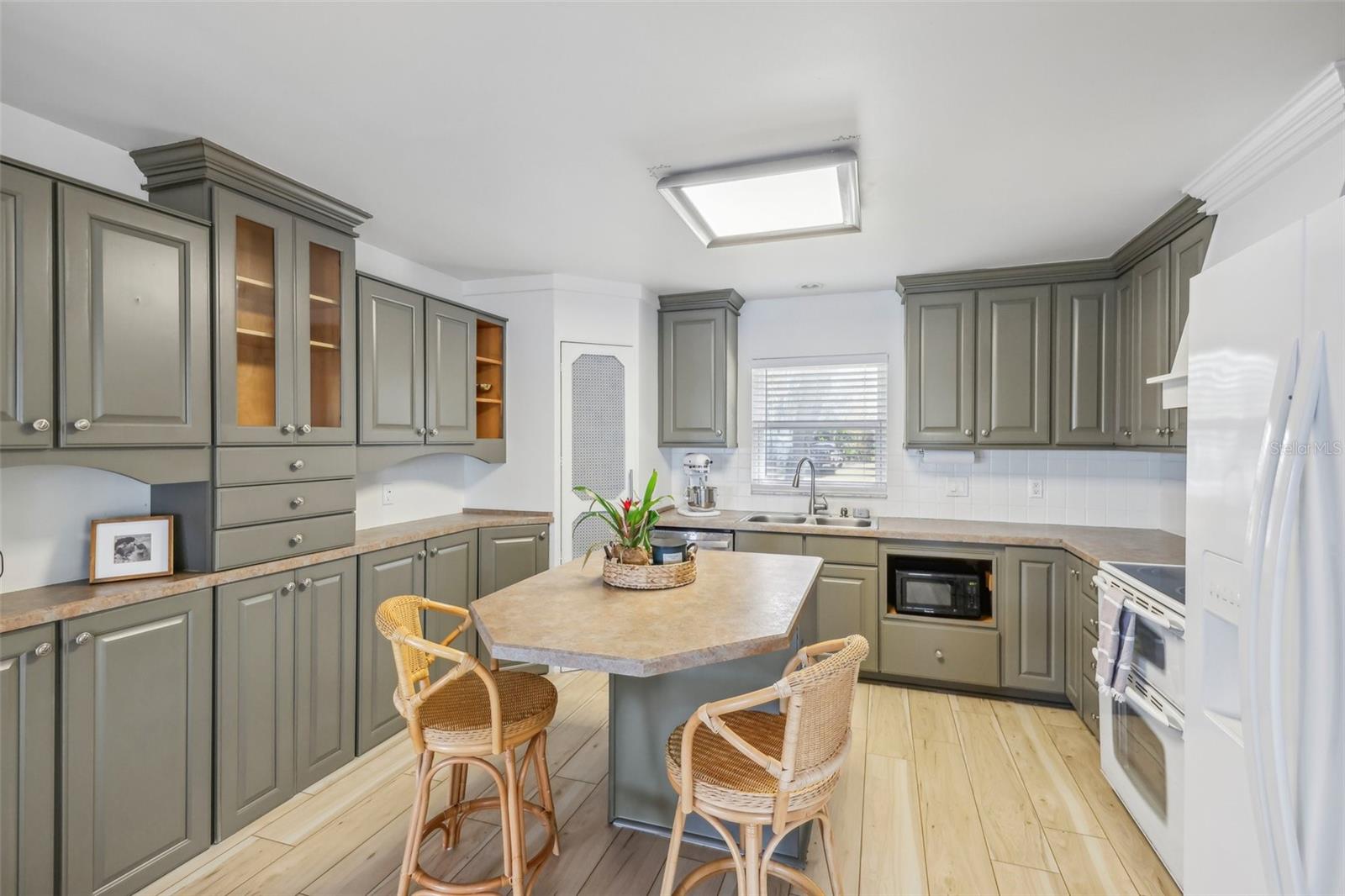 3420 LAKE HARNEY CIRCLE