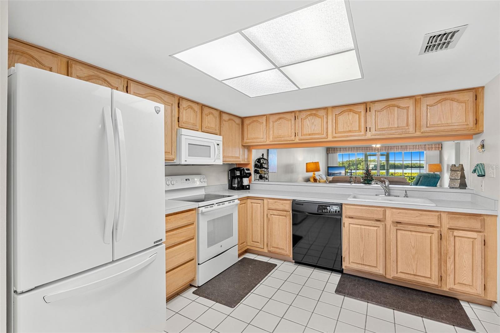 HARBOR ISLES CONDO PH XI - Residential