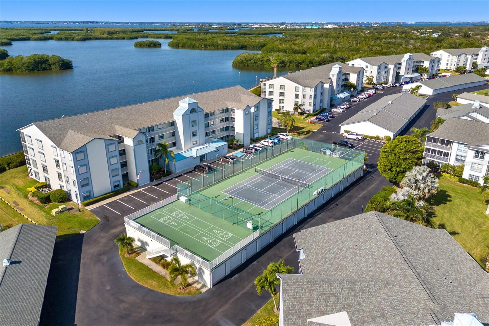 HARBOR ISLES CONDO PH XI - Residential