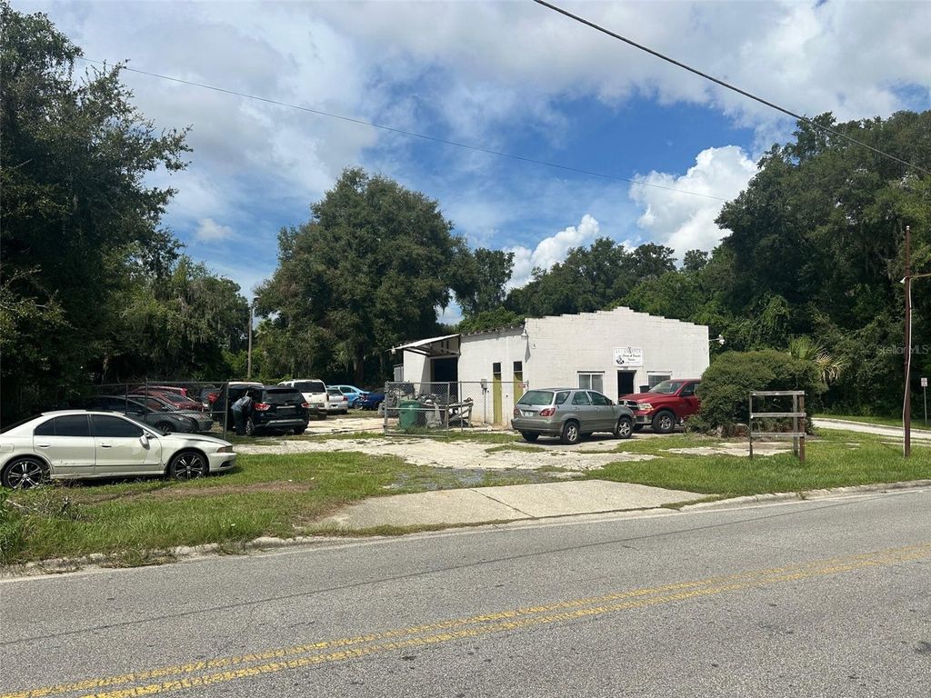 Photo of 800 S Adelle Avenue, Deland, FL 32720 (MLS # V4945249)