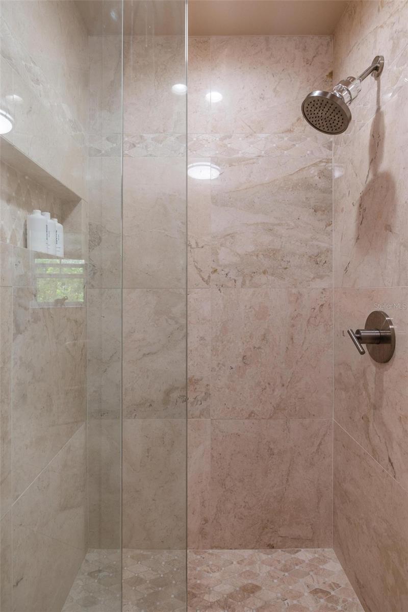 PLAZA DE FLORES - Residential