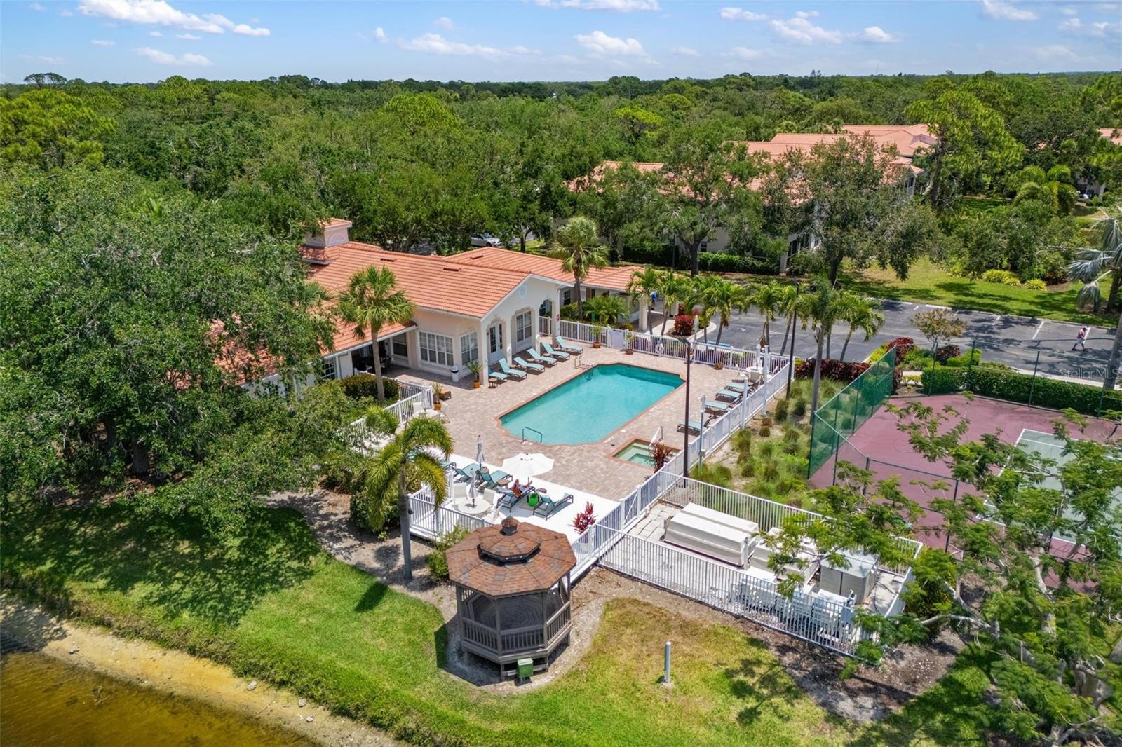 PLAZA DE FLORES - Residential