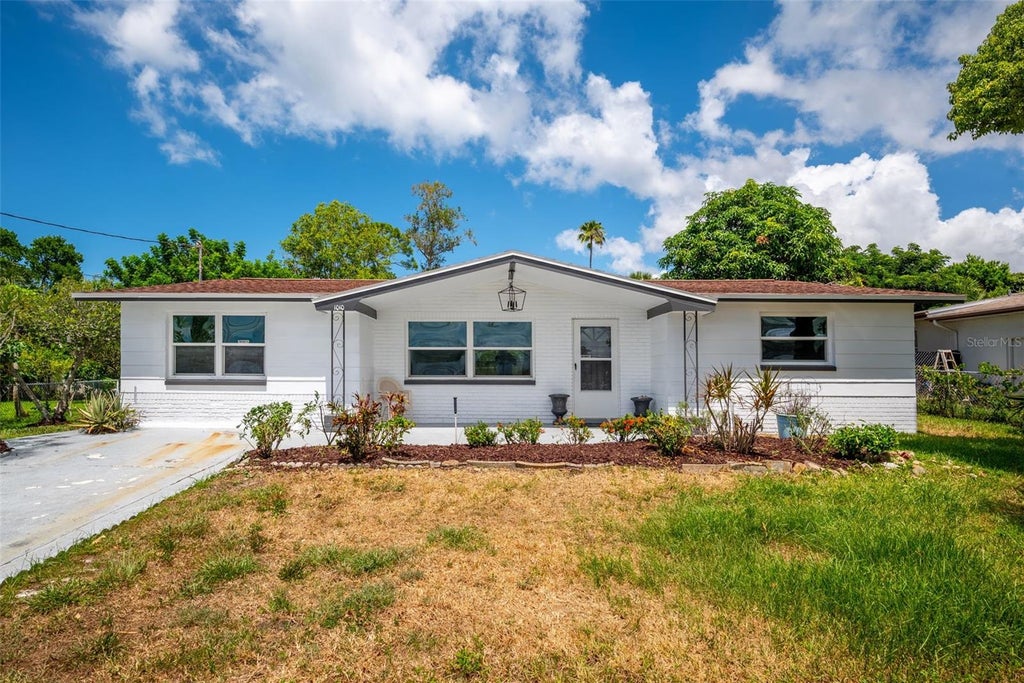 Photo of 1010 Gulf Road, Tarpon Springs, FL 34689 (MLS # TB8427518)