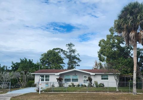 Photo of 1010 Gulf Road, Tarpon Springs, FL 34689 (MLS # TB8427518)