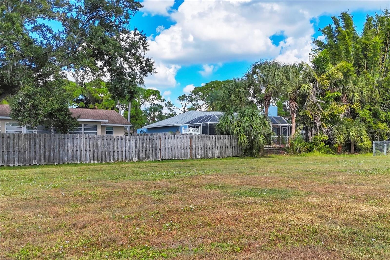 COUNTRY MEADOWS - Residential