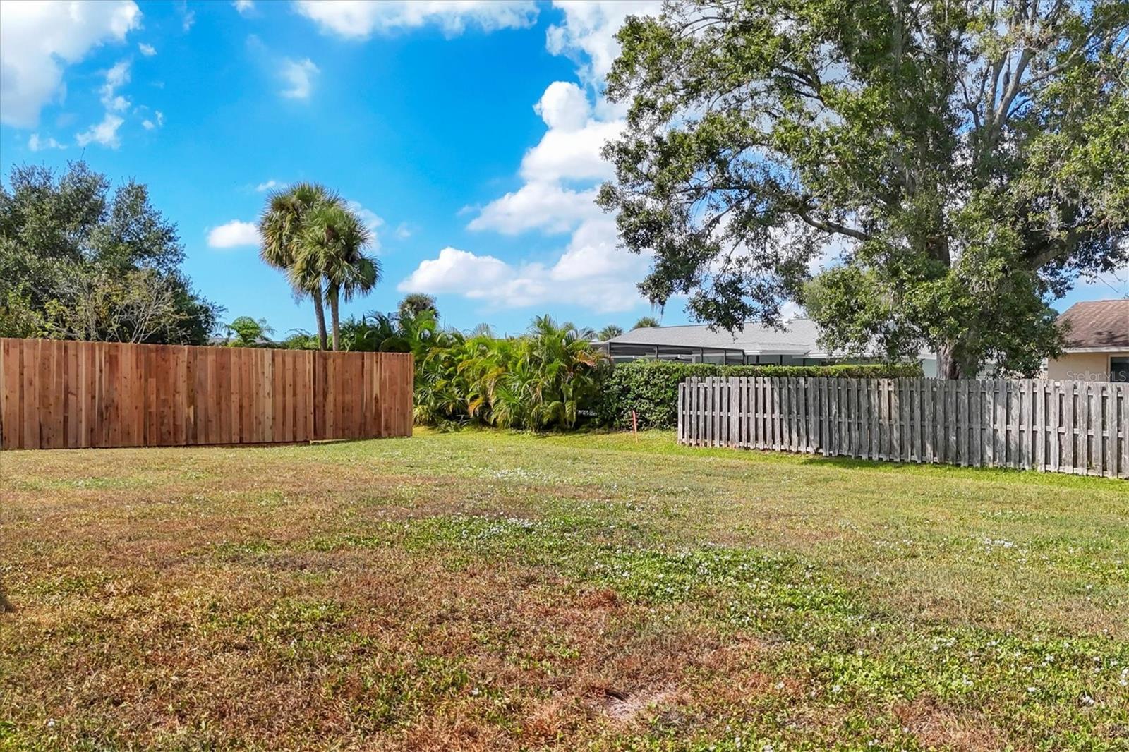 COUNTRY MEADOWS - Residential