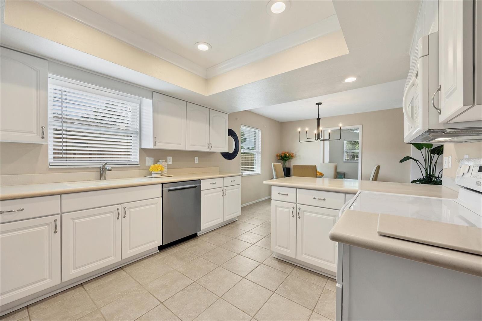 COUNTRY MEADOWS - Residential