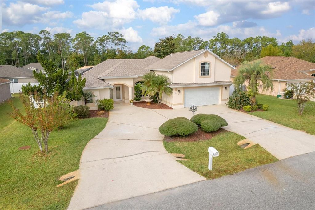Photo of 11 Zonal Geranium Court, Palm Coast, FL 32164 (MLS # FC319036)