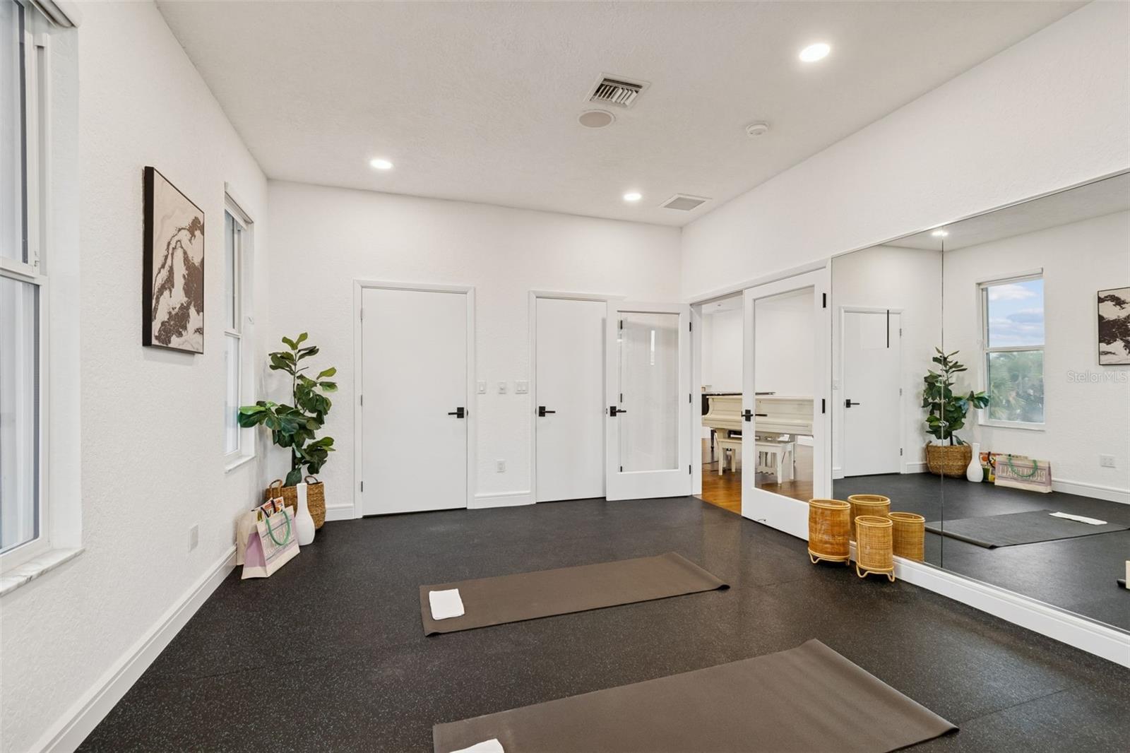 VENETIAN ISLES - Residential