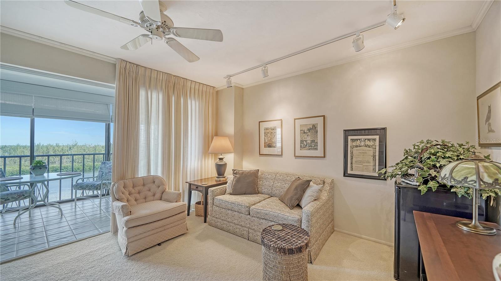 POINTE ON MIDNIGHT PASS - Residential