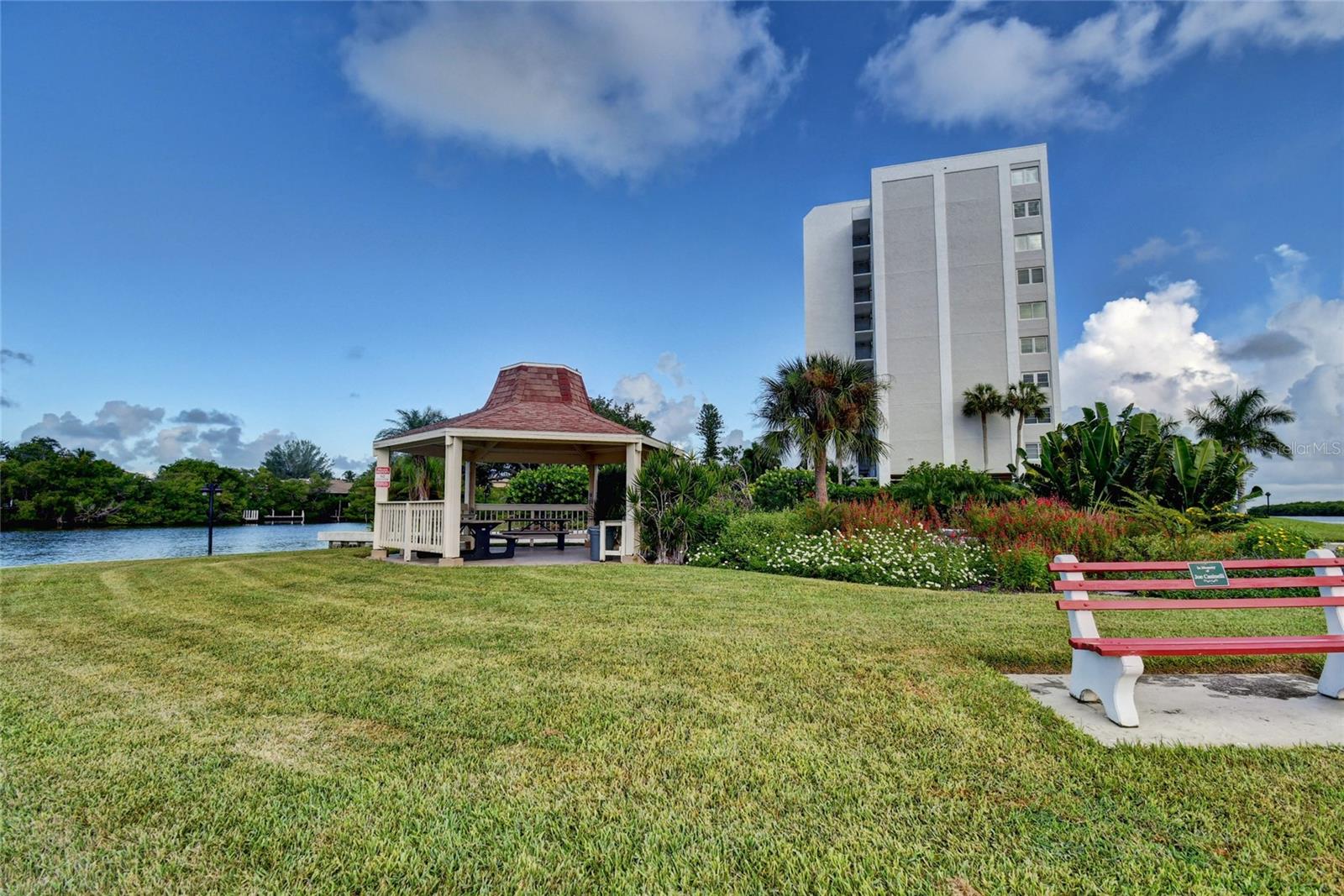 POINTE ON MIDNIGHT PASS - Residential