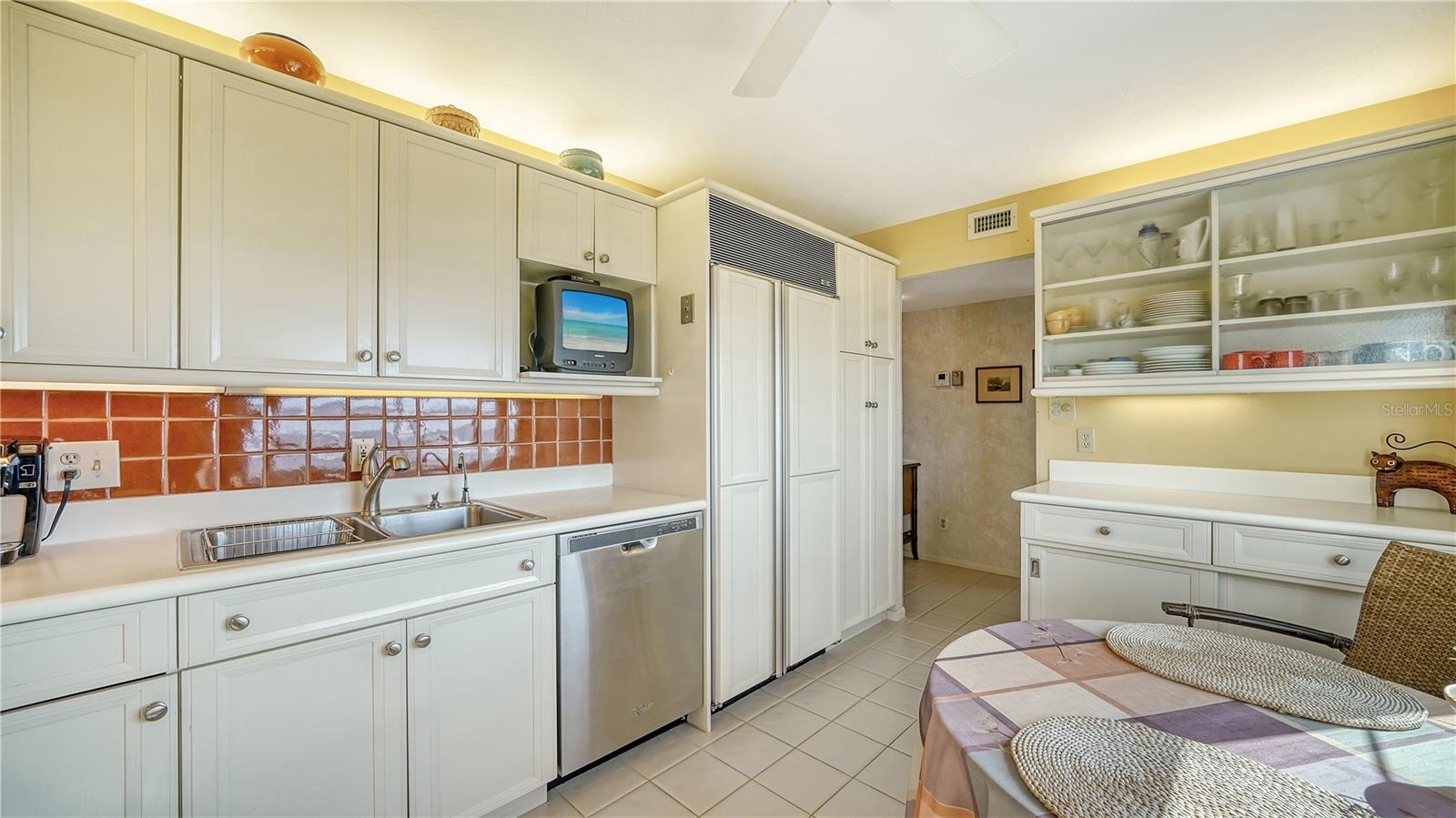 POINTE ON MIDNIGHT PASS - Residential