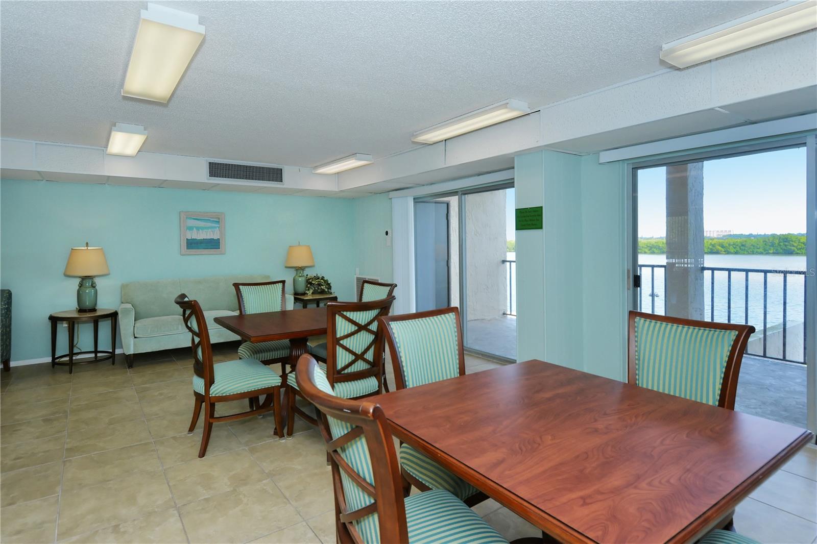 POINTE ON MIDNIGHT PASS - Residential