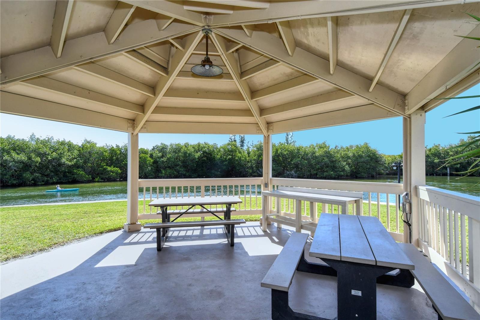 POINTE ON MIDNIGHT PASS - Residential