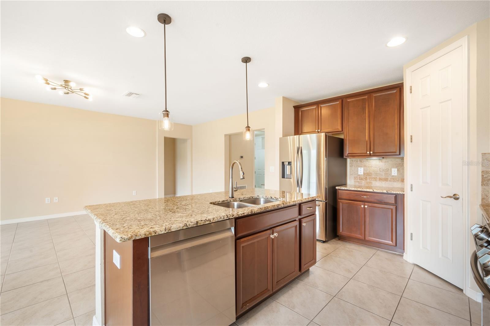 RESERVE/PRADERA PH 1A - Residential Lease