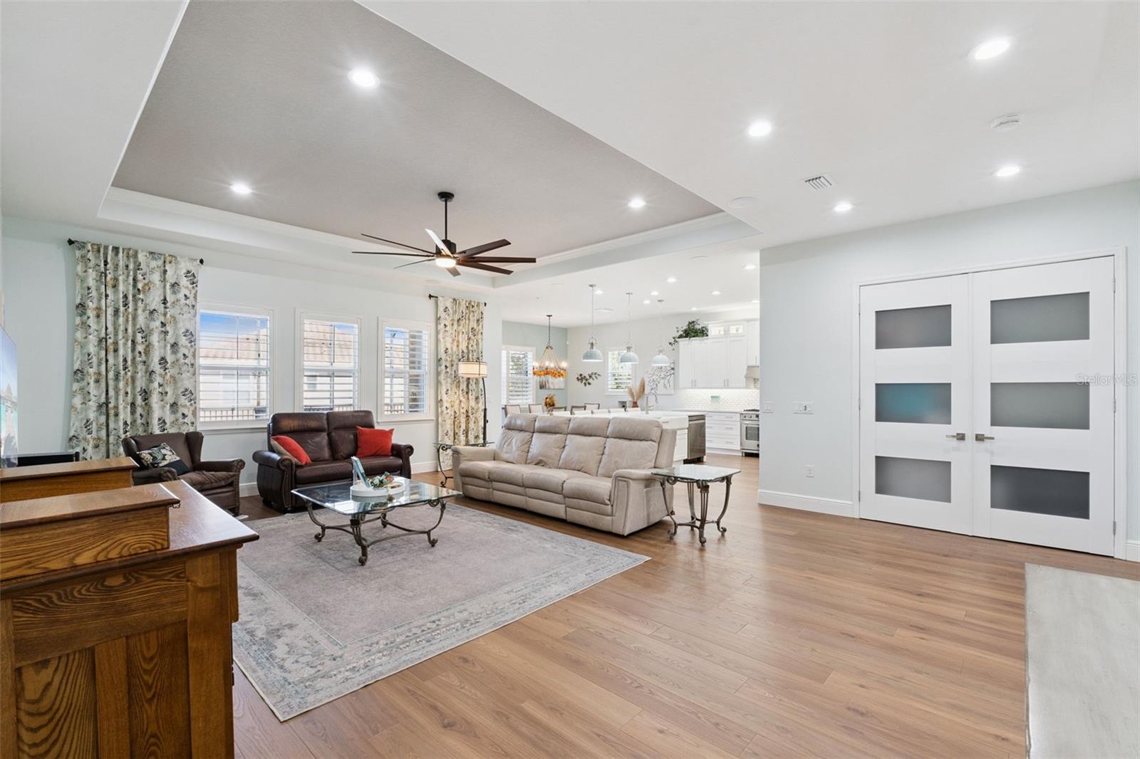 BELLA LAGO - Residential