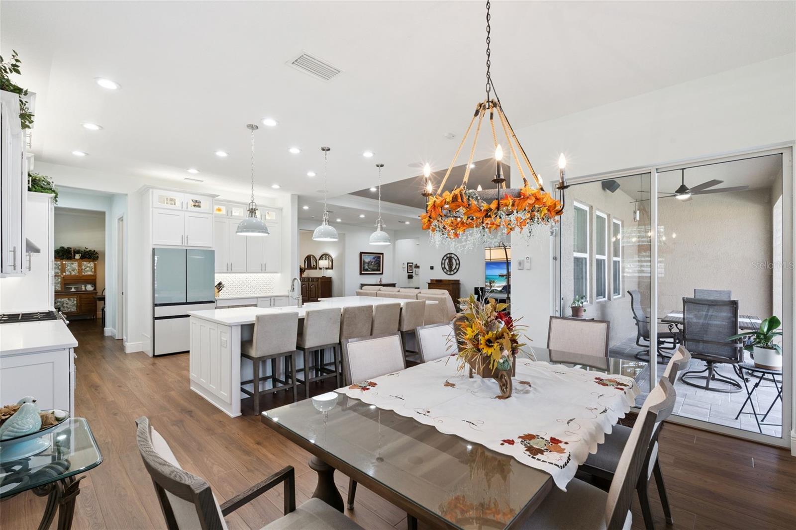 BELLA LAGO - Residential