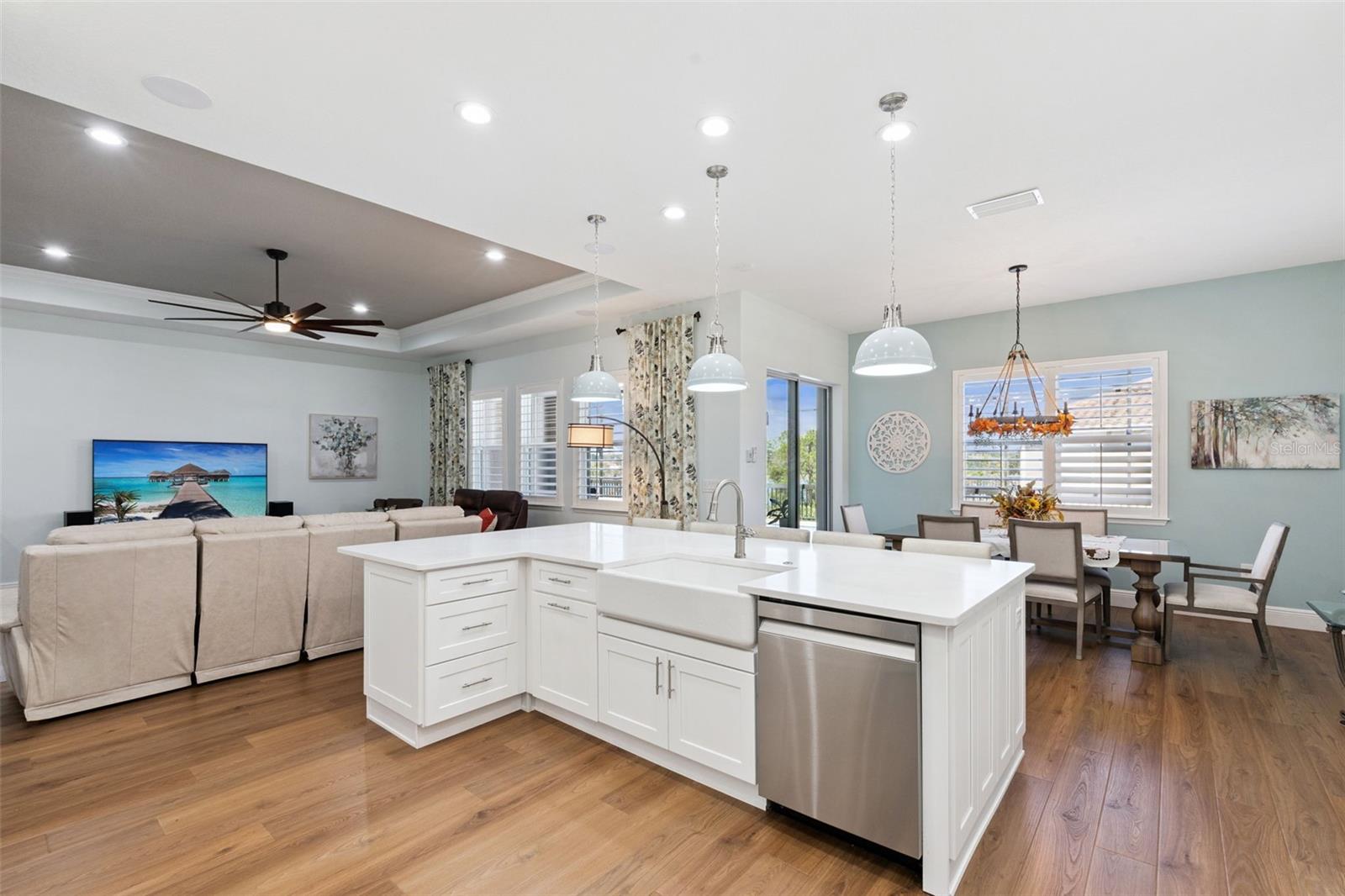 BELLA LAGO - Residential