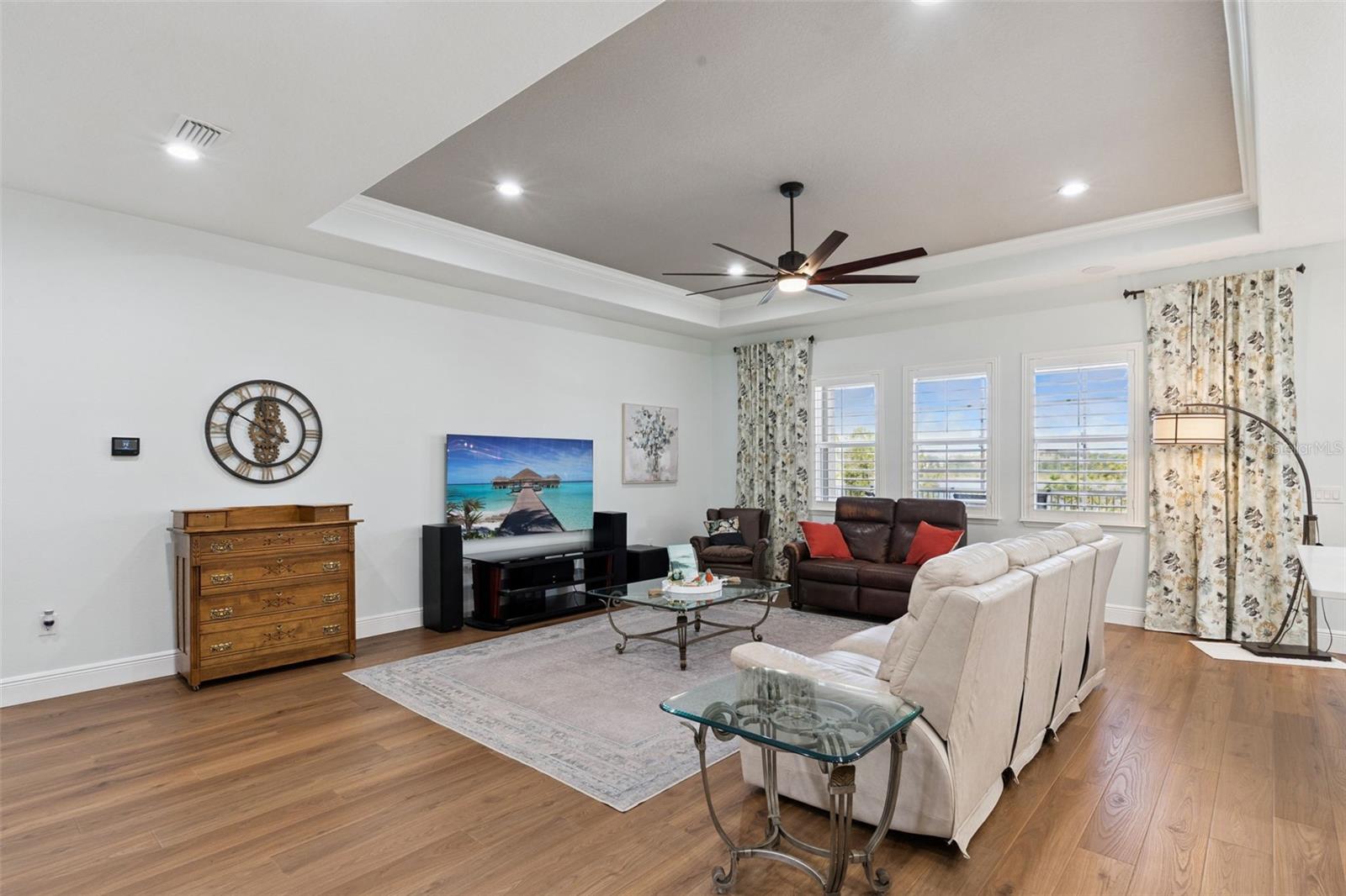 BELLA LAGO - Residential