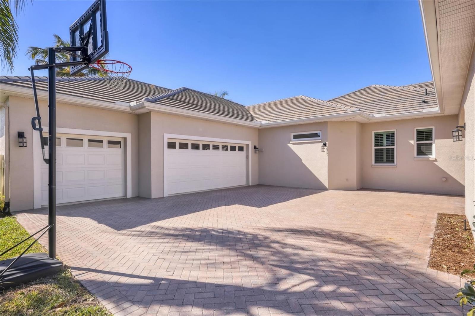 SHORE OAKS - Residential