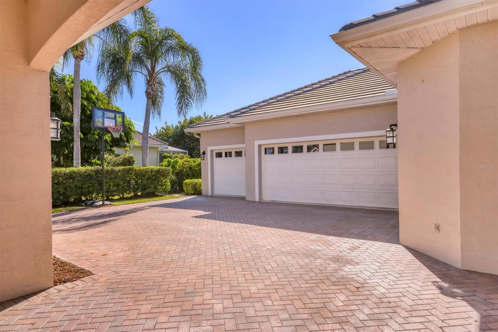 SHORE OAKS - Residential