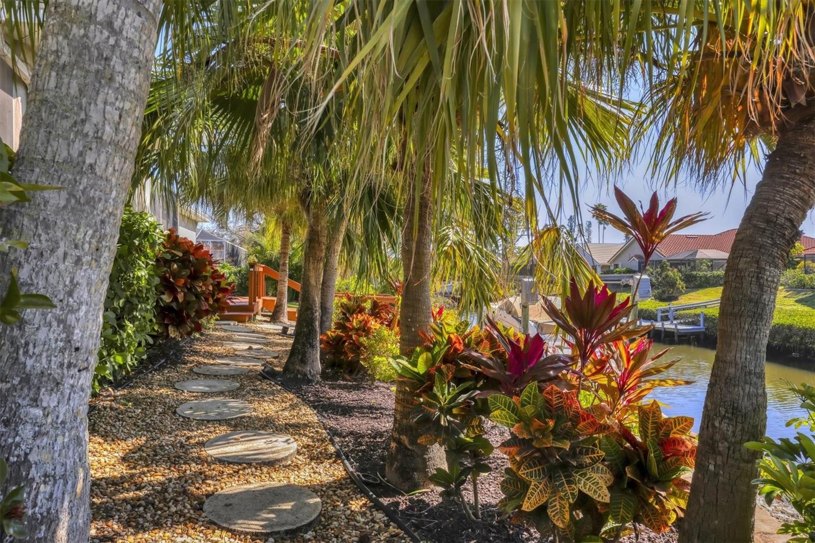 SHORE OAKS - Residential