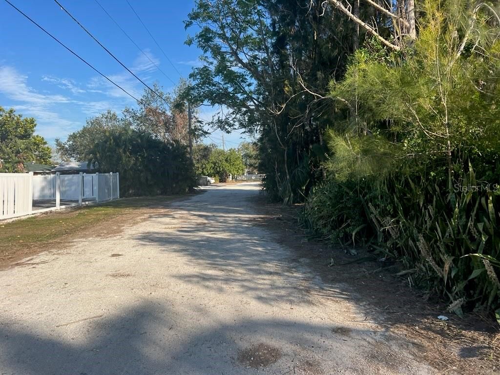 Photo of 4122 N Lockwood Ridge Road, Sarasota, FL 34234 (MLS # A4636342)