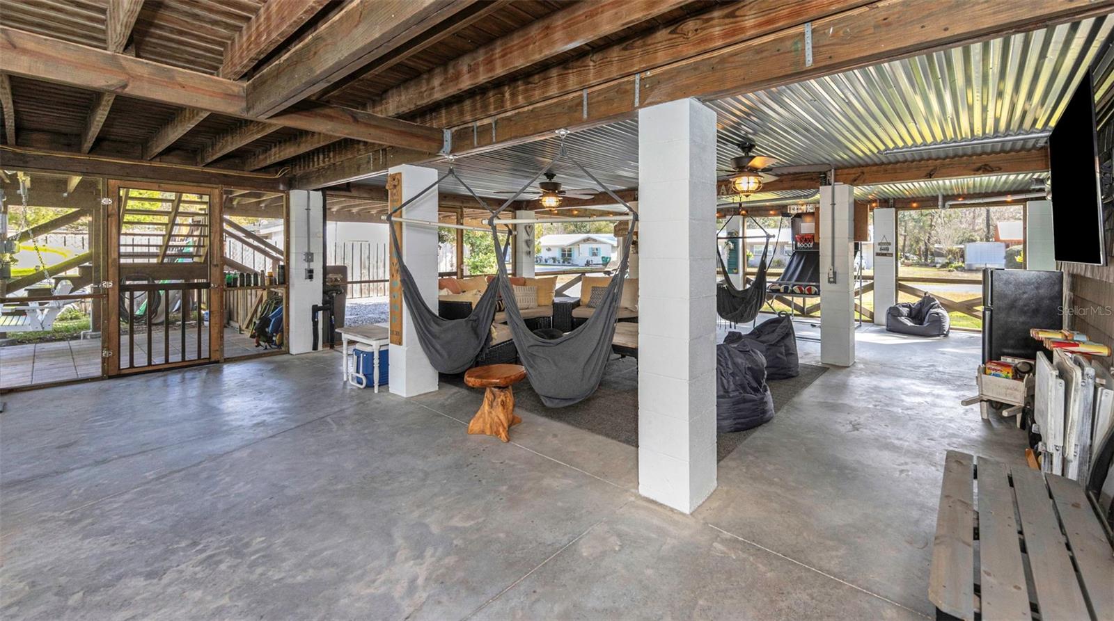 CHASSAHOWITZKA RIVER SHRS UN 1 - Residential