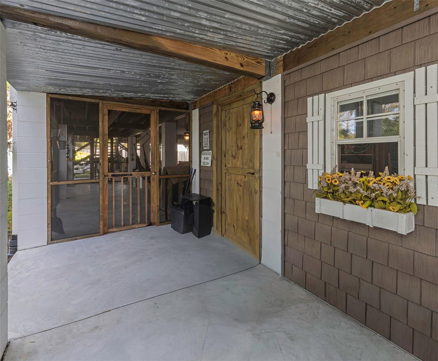 CHASSAHOWITZKA RIVER SHRS UN 1 - Residential