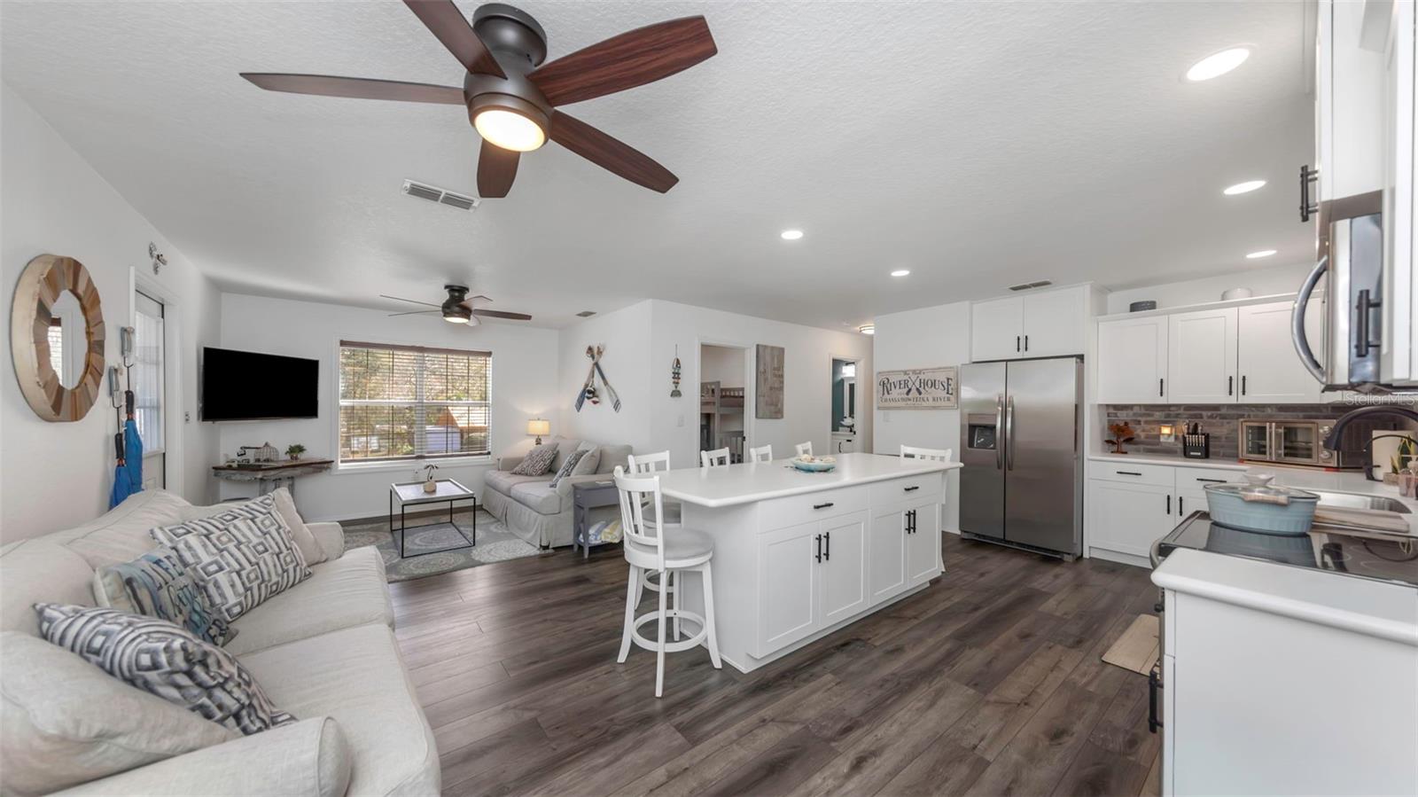 CHASSAHOWITZKA RIVER SHRS UN 1 - Residential