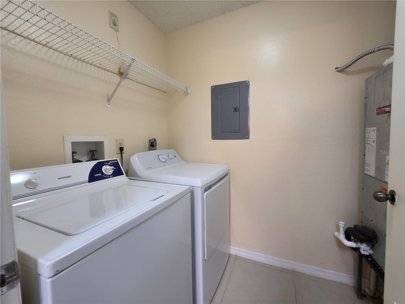 WINDSOR PARK AT GAINESVILLE, A CONDOMUNI - Residential